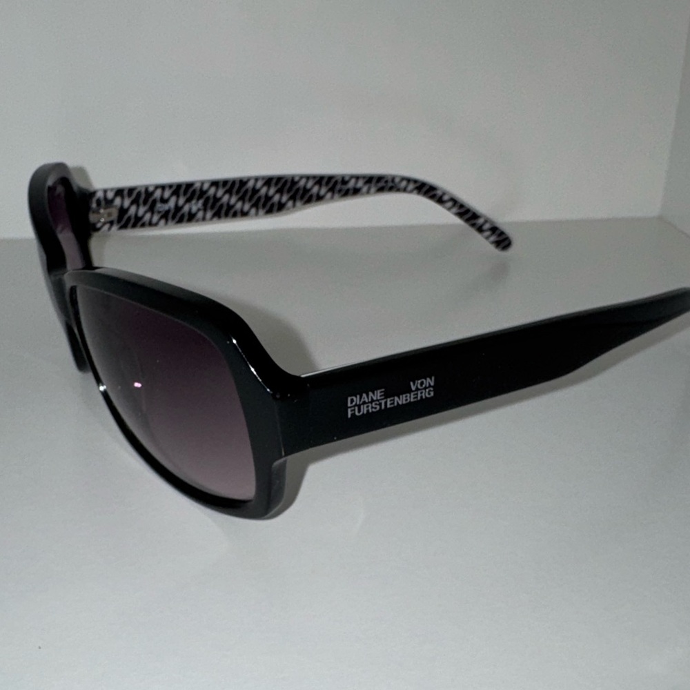Diane Von Furstenberg DVF Women’s SARA Sunglasses DVF684-001 in Black